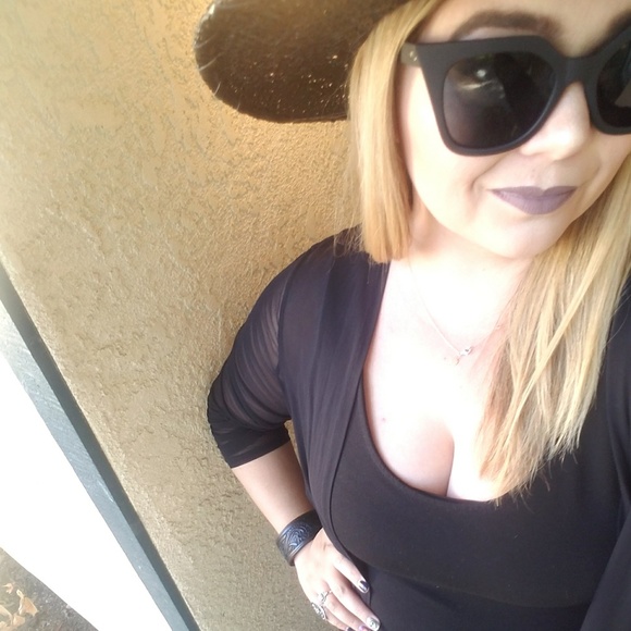 Meet your Posher, Marybeth - Picture 2 of 3